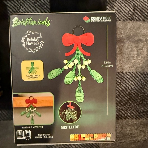Bricktober Mistletoe Building Set - Picture 2 of 2